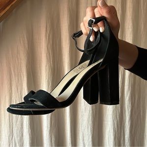 Vince Camuto - Embossed Heels 37.5